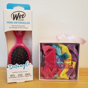 Wet Brush Mini Detangler Hair Brush + Juicy Couture Scrunchies, 4pcs